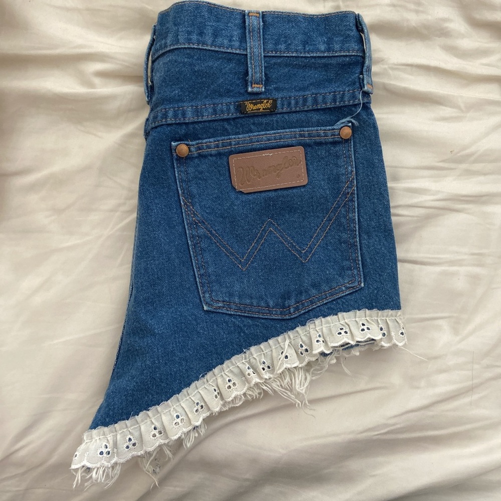 wrangler vintage high waisted shorts with lace